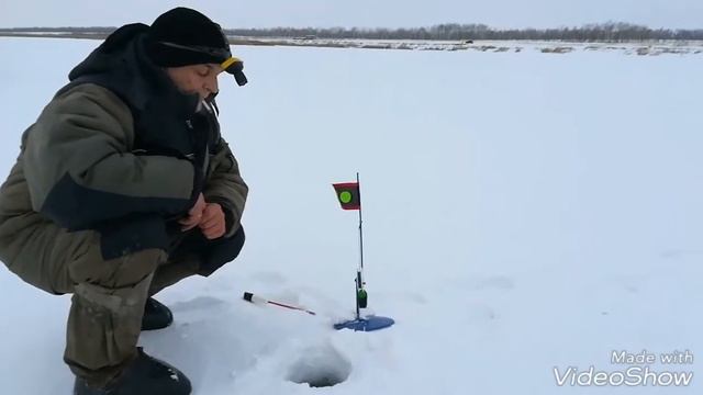 Зимняя рыбалка на жерлицы!!! с ночевкой!!! смотреть онлайн