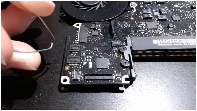 How To Power On A MacBook Without A Power Button (2008-2012)