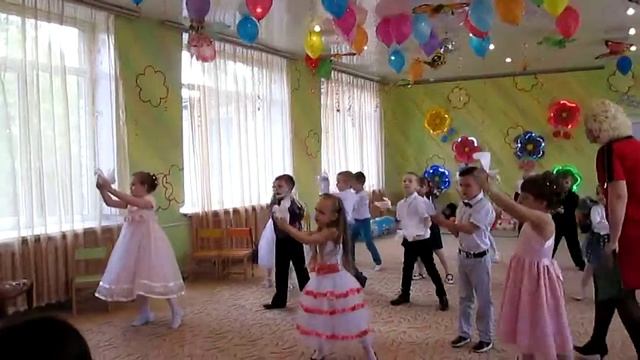 ДС Лiсочок - Выпускной 2016 - Танец с голубями 1 смотреть онлайн