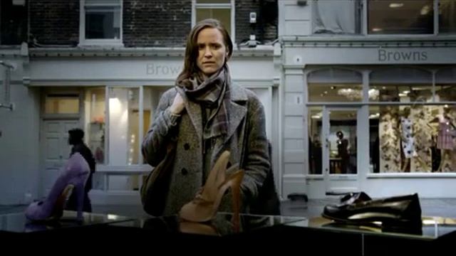 Volkswagen Up Tall Girl Commercial TV Ad 2013 Woman looking for Date finds Tall Man in VW Up! Car