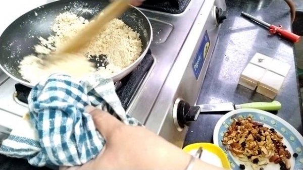 Atta ki Pinni/ Wheat flour Ladoo/ winter special Ladoo in North India