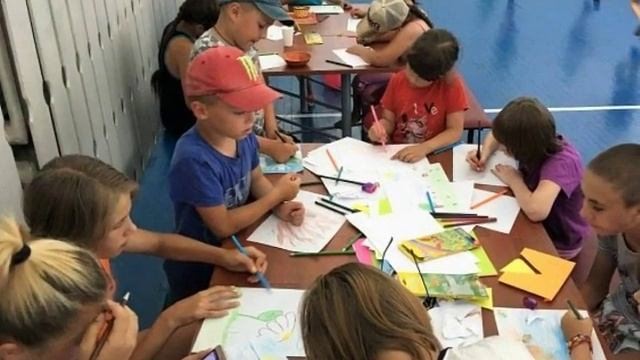 Приклубная плащадка в селе Першино (королевство добрых дел) смотреть онлайн