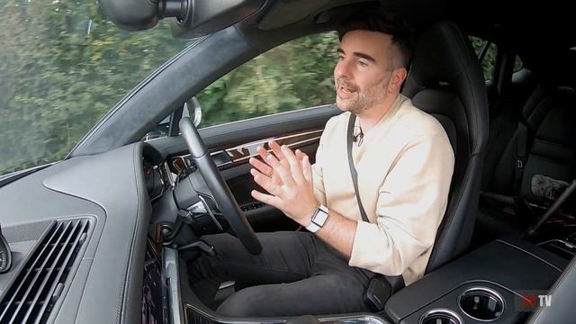 Porsche Panamera Turbo vs Porsche Panamera 4 E Hybrid - COMPARISON смотреть онлайн