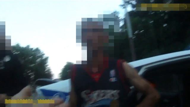 Пьяный водитель врезался в припаркованное авто смотреть онлайн