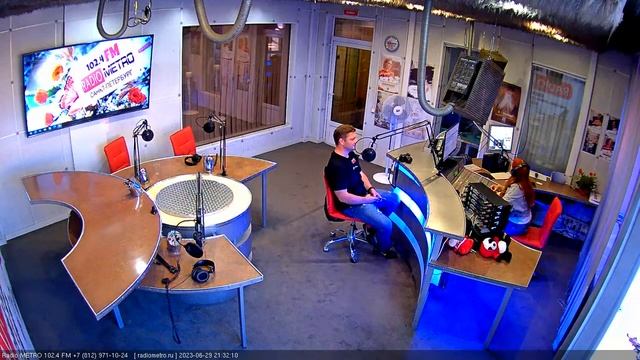 Radio METRO_102.4 [LIVE]-23.06.29-#ВечернийГородСЕленойЛариной — Александр Дрожжин смотреть онлайн
