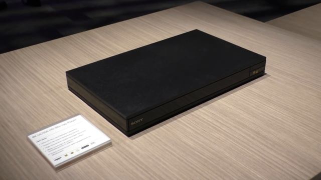 UBP-X800 4K Blu-ray Player von Sony für 400€ auf der CES 2017 смотреть онлайн