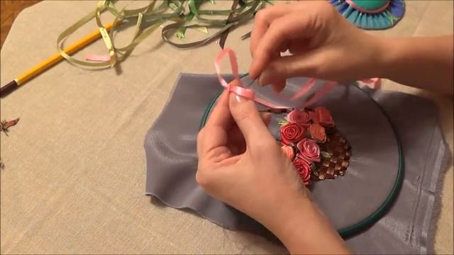 Розы в корзинке. 3. Листья. Вышиваем бантик (вышивка лентами розы) rose ribbon embroidery смотреть онлайн