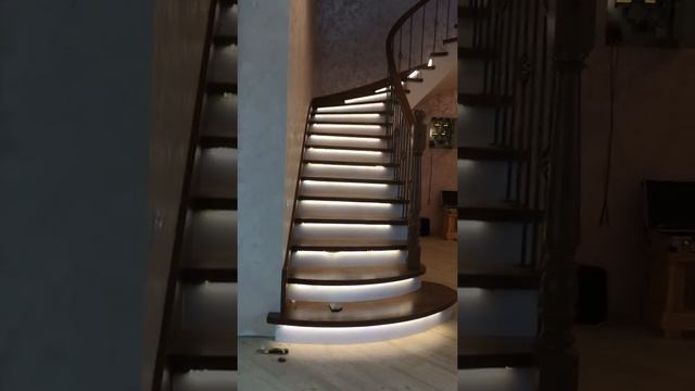 Светодиодная подсветка лестницы c датчиком движения. LED staircase lighting with motion sensor. смотреть онлайн