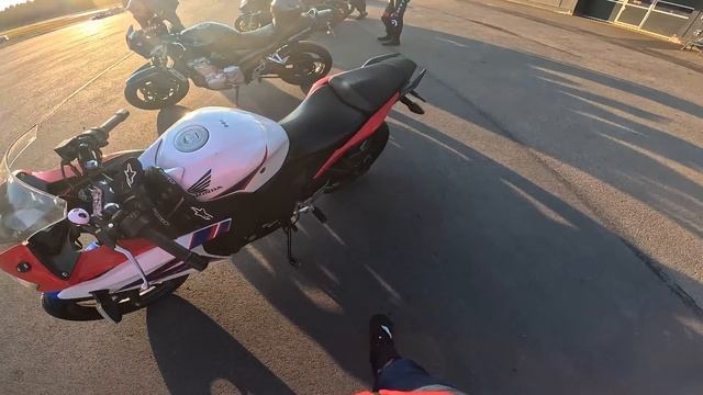 Honda CBR 125R часть 3. НА ТРЕКЕ! смотреть онлайн