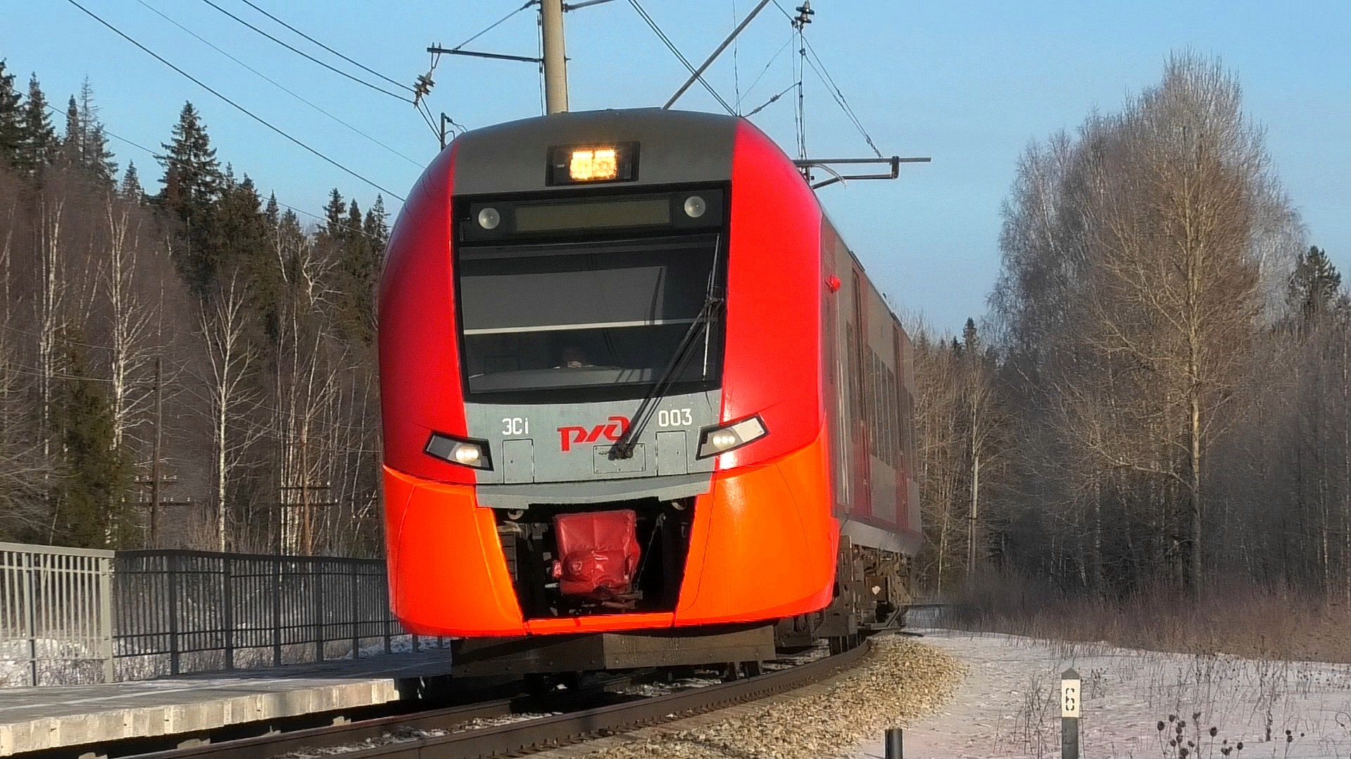 ЭС1-003 "Ласточка" сообщением Екатеринбург-Пасс. — Красноуфимск следует через о.п. Гусевка смотреть онлайн