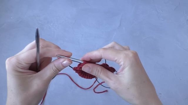 Как вязать на круговых спицах. /// Вязание по кругу с незаметным переходом. /// Magic loop смотреть онлайн