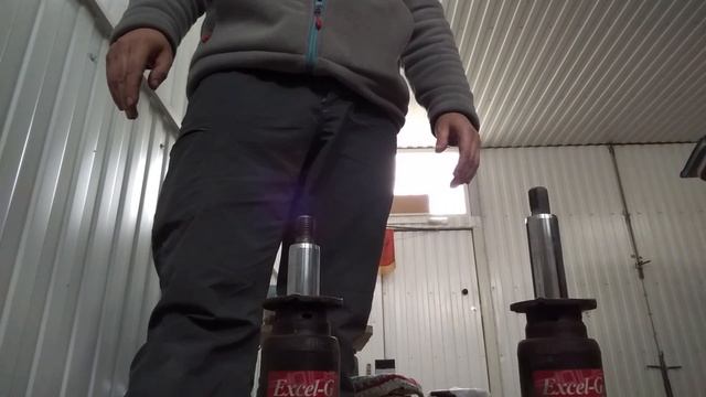 KYB передние стойки на Мазда MPV смотреть онлайн