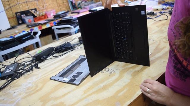 Dell Laptop Won't Turn On - do a battery reset смотреть онлайн