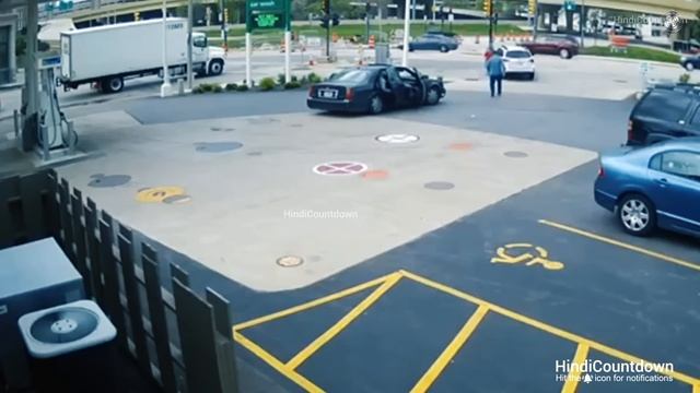 अकेली लड़की का पीछा किया फिर | Shocking Things Caught on CCTV смотреть онлайн