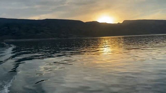 Прогулка на яхте в Сулакском каньоне смотреть онлайн