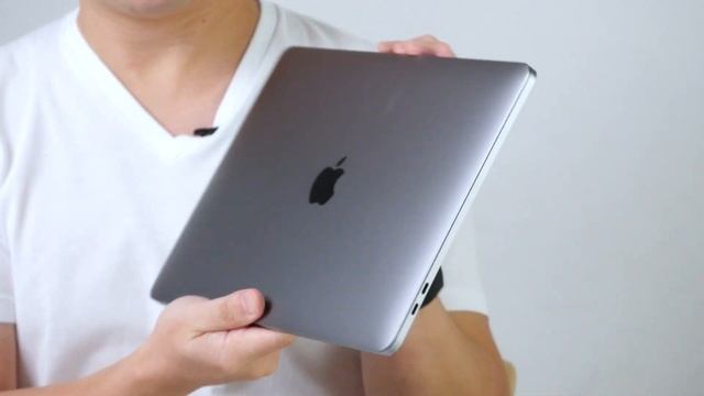 ลองให้ | สั่ง MacBook Pro 13" จาก Apple Online Store มาแกะกล่อง ปลอดภัยแค่ไหน? เครื่องมีปัญหาทำไง смотреть онлайн