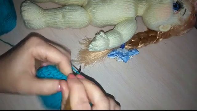 Штанишки для куклы. Вязанные крючком штанишки. смотреть онлайн