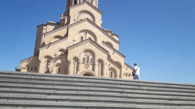 წმინდა სამება Грузия .Тбилиси .Цминда Самеба.Кафедральный Собор Святой Троицы.Мариамоба смотреть онлайн