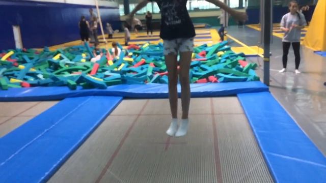 Vlog: батутный центр смотреть онлайн