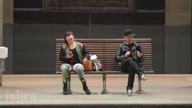 Burning Book PRANK🔥-Julien Magic