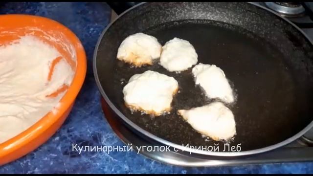 КАК ПРИГОТОВИТЬ ПЫШНЫЕ ОЛАДЬИ БЕЗ ДРОЖЖЕЙ НА КЕФИРЕ. ПРОЩЕ РЕЦЕПТА НЕ НАЙТИ. ОЛАДЬИ КАК ПУХ. смотреть онлайн
