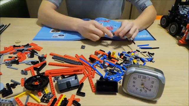 LEGO 42043 Mercedes-Benz Arocs 3245 - Time-Lapse Build [FR] смотреть онлайн