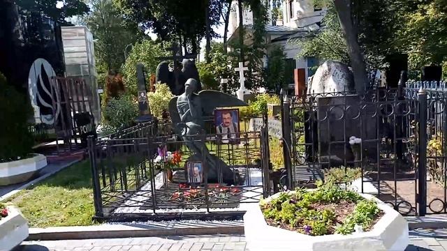 Высоцкий Владимир Семёнович могила на Ваганьковском кладбище смотреть онлайн