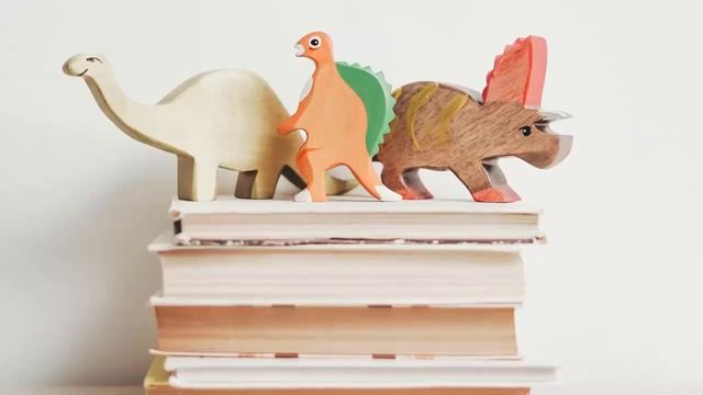 усыновила детей