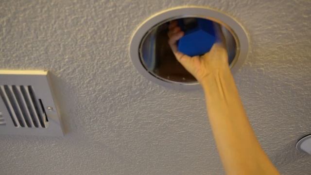 How to change / remove 4-Pin CFL (Compact Fluorescent) Bulb смотреть онлайн