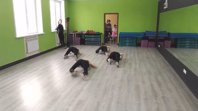 Стрип пластика 02.04.2017. Фитнес клуб E-motion смотреть онлайн