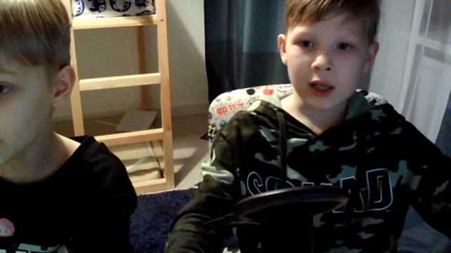 ИГРАЕМ В ИГРЫ КАНАЛУ 4 ГОДА смотреть онлайн