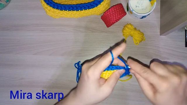 Как связать двухцветный браслет крючком. DIY смотреть онлайн