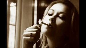 Девушки 21 века - Курящие и пьющие - никому ненужные!!