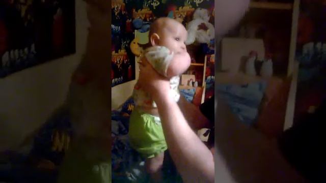 мокрая девочка танцует смотреть онлайн