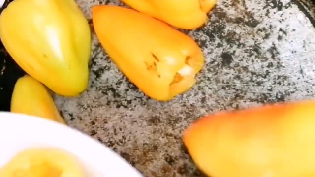 БОМБИЧЕСКИЕ ФАРШИРОВАННЫЕ ПЕРЦЫ В СЛИВОЧНО-ТОМАТНОМ СОУСЕ | ОЧЕНЬ-ОЧЕНЬ ВКУСНЫЕ смотреть онлайн