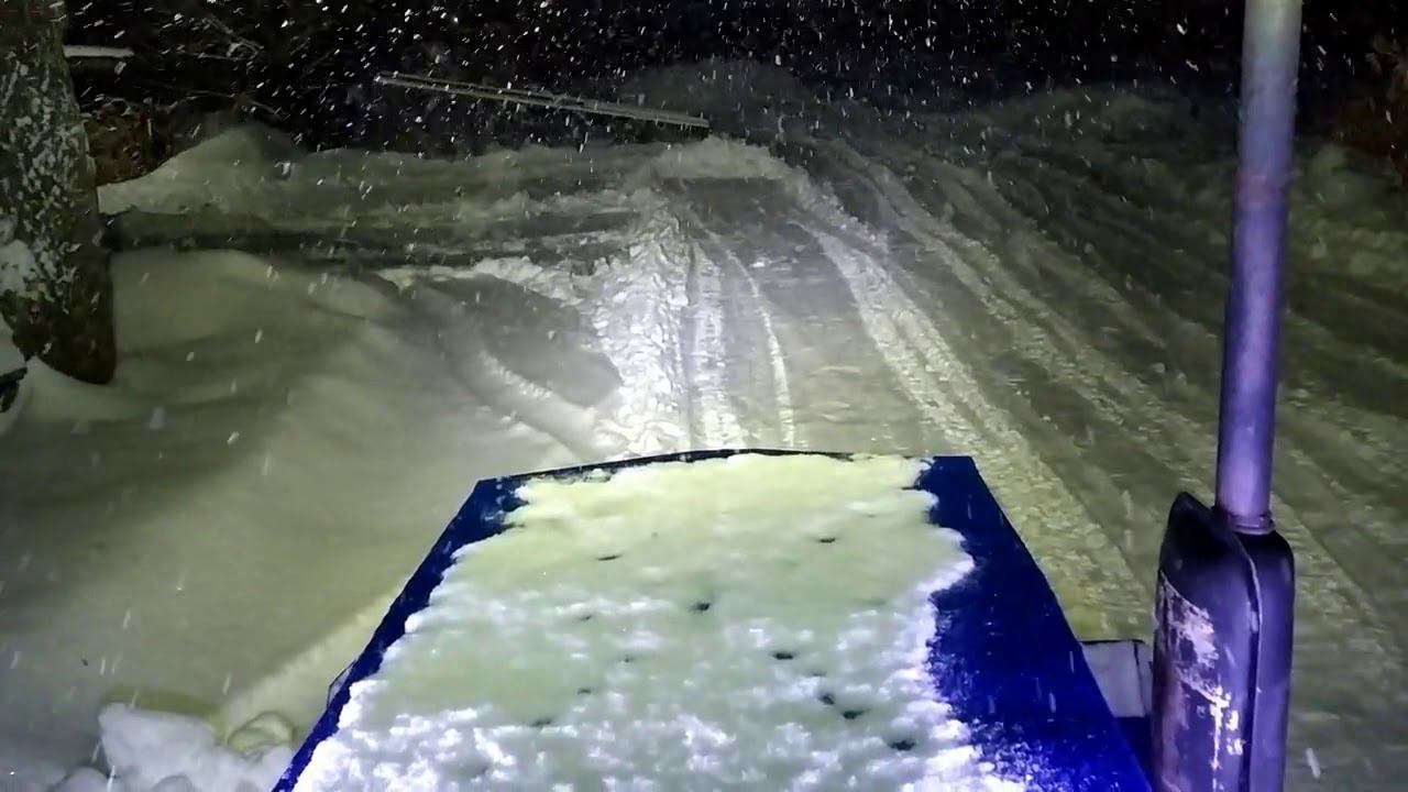 Чищу снег самодельным трактором.Снегопад 31.01.2021.Вид из кабины. смотреть онлайн