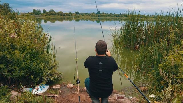 РЫБАЛКА НА КАРАСЯ С ФИДЕРОМ. Рыбачим возле Геранен в деревне Дайнова смотреть онлайн