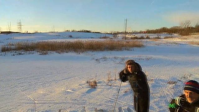 Лыжная тренировка.Трасса "ЖБИ" г.Боровичи. смотреть онлайн