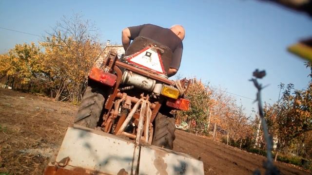 Фреза т 012. Обработка почвы на зиму минитрактором т-012 с фрезой. смотреть онлайн