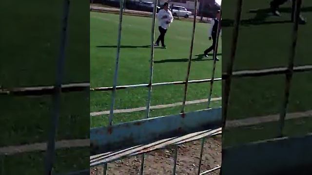 Одноклассники играют футбол и дальше смотреть онлайн