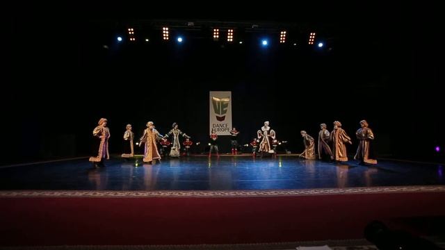 Народный танец Children Formation. Королевская охота Инсайт смотреть онлайн