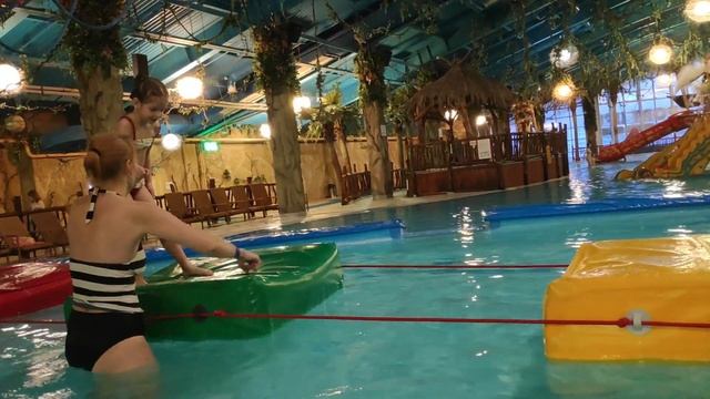 Дети в аквапарке Dream Island, Дрим Таун (впечатления детей). Children in the aquapark, Kiev смотреть онлайн