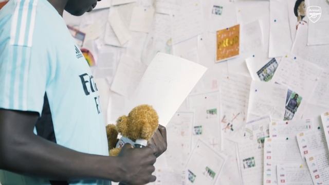 "How do I even say thank you for all of this?" | Bukayo Saka reads fan letters of support ? смотреть онлайн