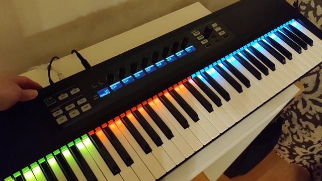 Komplete Kontrol S61 MK1 Light Guide problem смотреть онлайн