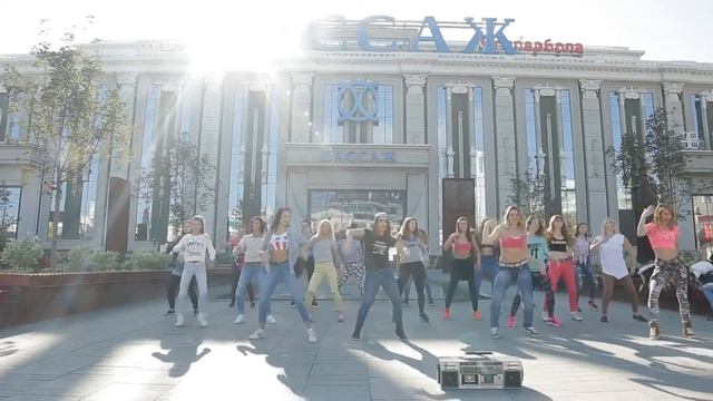 Reggaeton flashmob Ekaterinburg//Daddy Yankee - Shaky Shaky смотреть онлайн