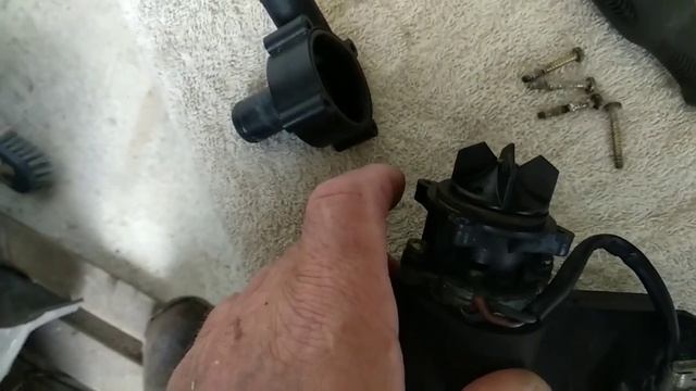 Как разобрать подкачивающий насос на Мерседес W124 смотреть онлайн