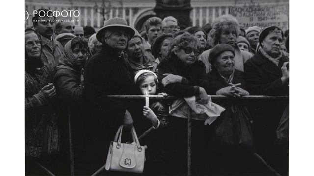 Один автор, множество историй: видеоэкскурсия по выставке Виктора Ильина «Земля и небо» || 2023 смотреть онлайн