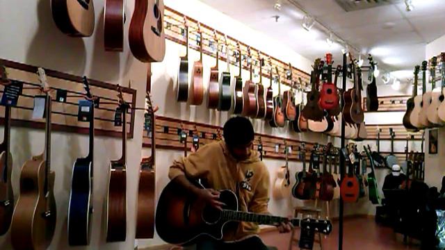 Gibson J-200 Studio & Taylor 614ce смотреть онлайн
