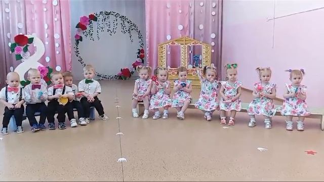 Оркестр " Бубны с погремушками ". Утренник 8 Марта во 2 группе раннего возраста. смотреть онлайн