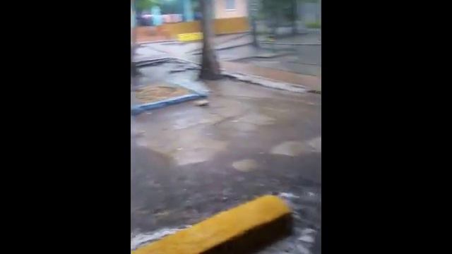 Дети отгоняют воду под Сызранью смотреть онлайн